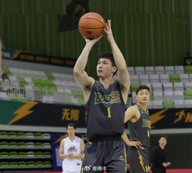 开云线上入口-首秀仅得1分!网红球员终于登场,没打就进全明星|赖益烨|男篮|上海|上海玄鸟男篮|山东队_新浪体育_新浪新闻